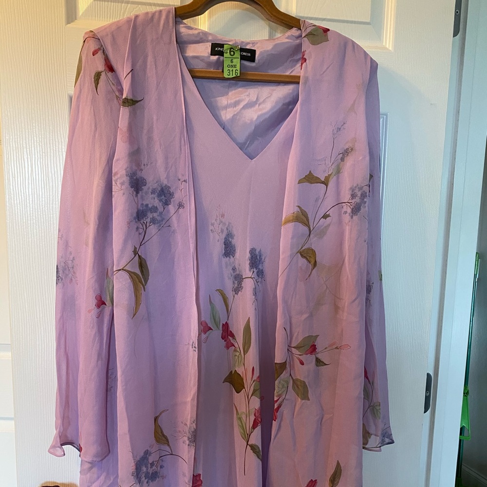 Beautiful dress for weddings or daytime occasions